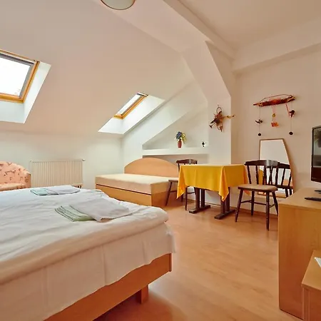 Affittacamere A Reštaurácia U Jeleňa 3*